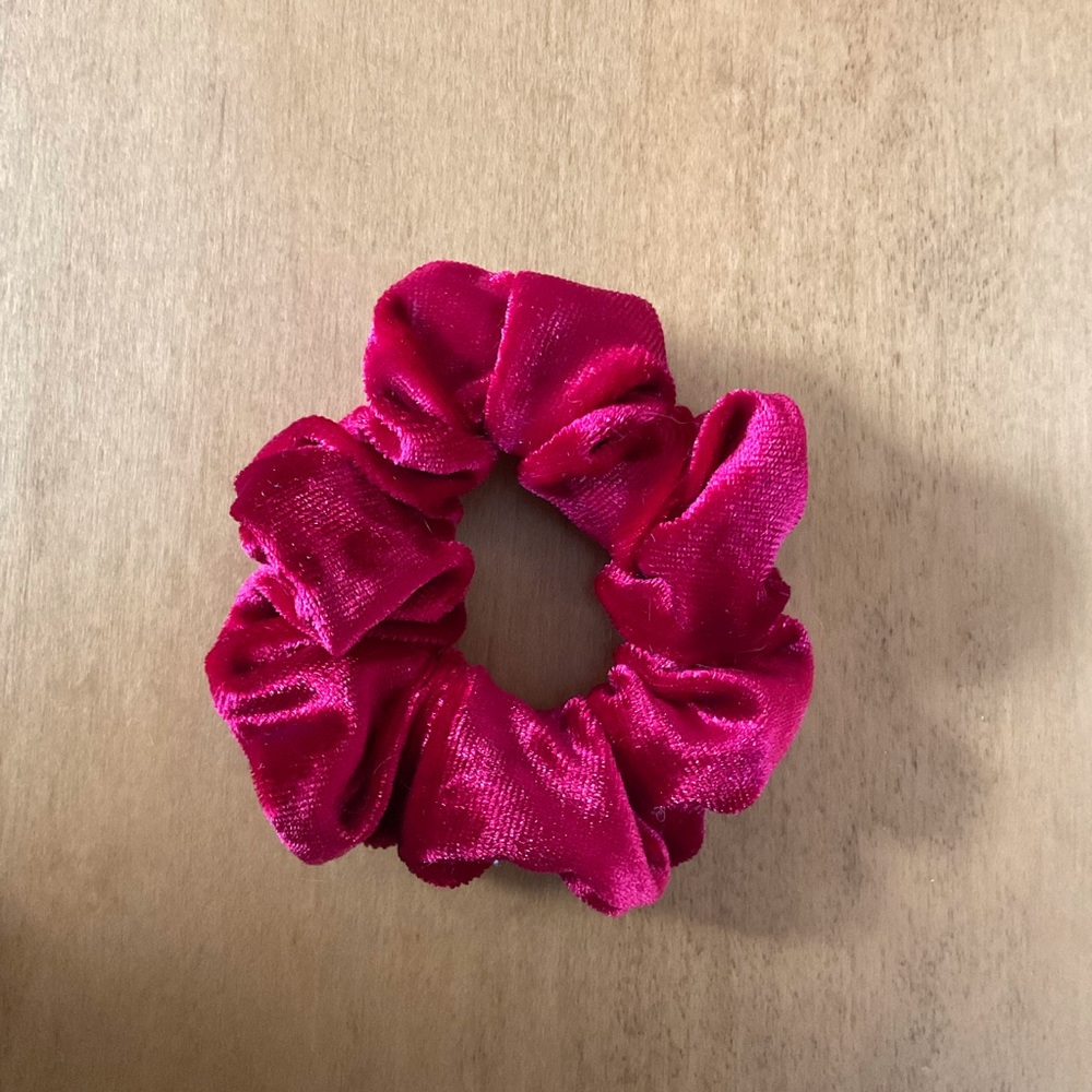 ❗️SOLD❗️Scrunchie Set of 3 - Picture 5 of 8